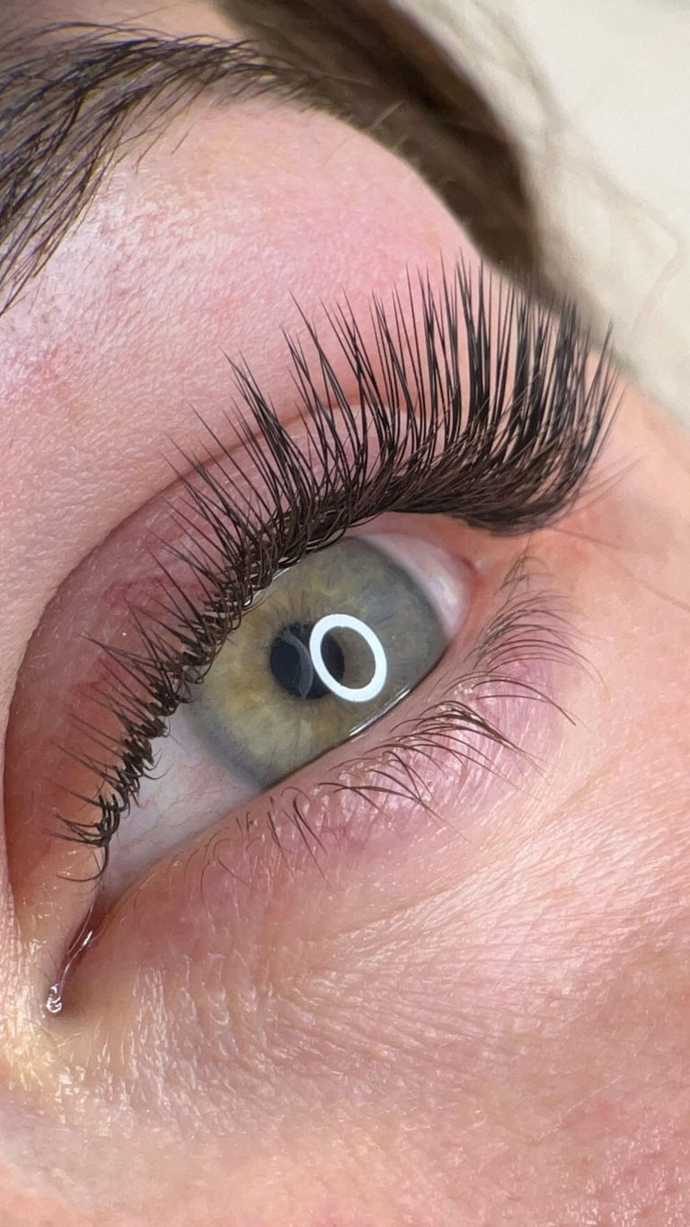 Fully accredited Beginner Eyelash extension course